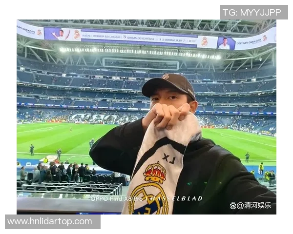 足球明星被狂热粉丝追逐险遭意外事件引发广泛关注与讨论