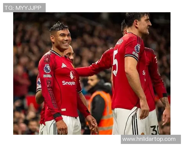 足球明星精彩瞬间展现转手指动作引发球迷热议与模仿潮流